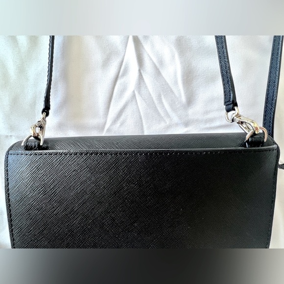 Kate Spade sleek Black Leather Crossbody Bag with Adjustable Strap - Picture 5 of 9